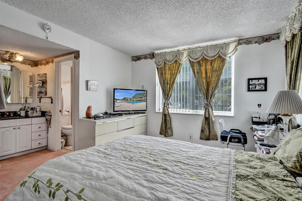 9340 Lagoon Place, Unit 209 Davie, FL 33324 - Photo 14 of 43