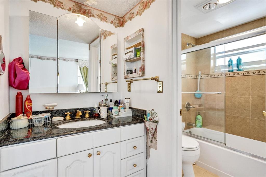 9340 Lagoon Place, Unit 209 Davie, FL 33324 - Photo 15 of 43