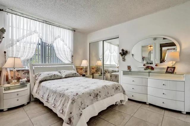 $209,900 | 9340 Lagoon Place, Unit 209, Davie, FL 33324