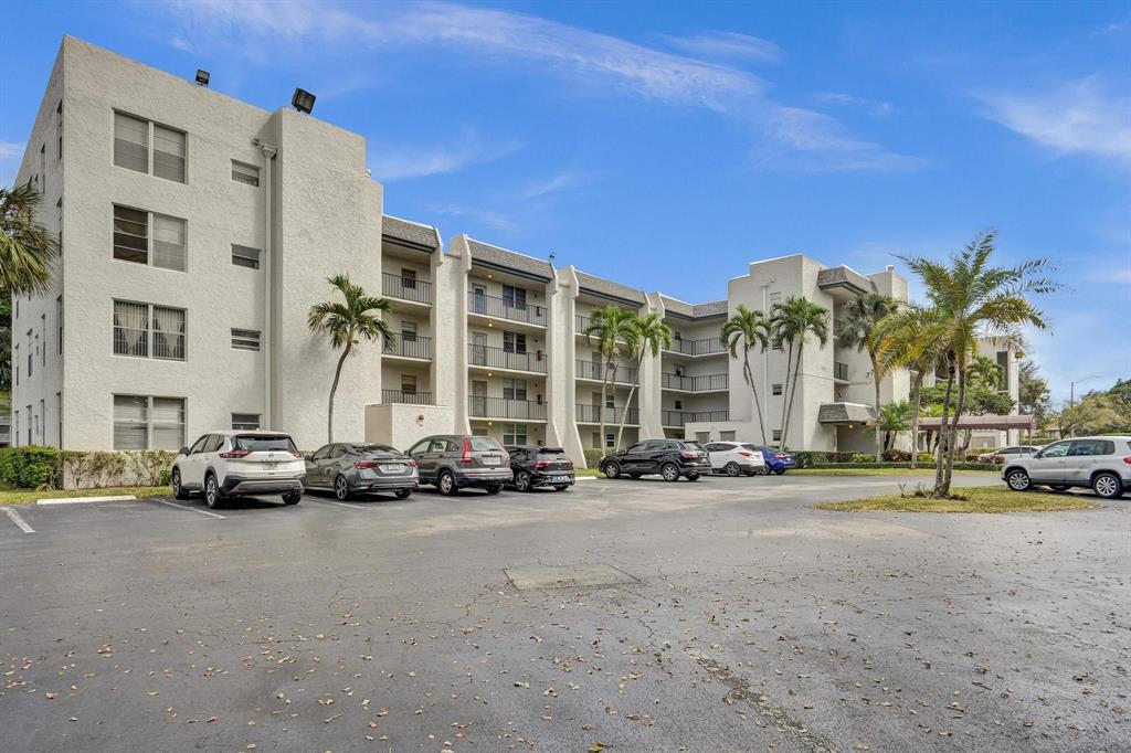 9340 Lagoon Place, Unit 209 Davie, FL 33324 - Photo 2 of 43