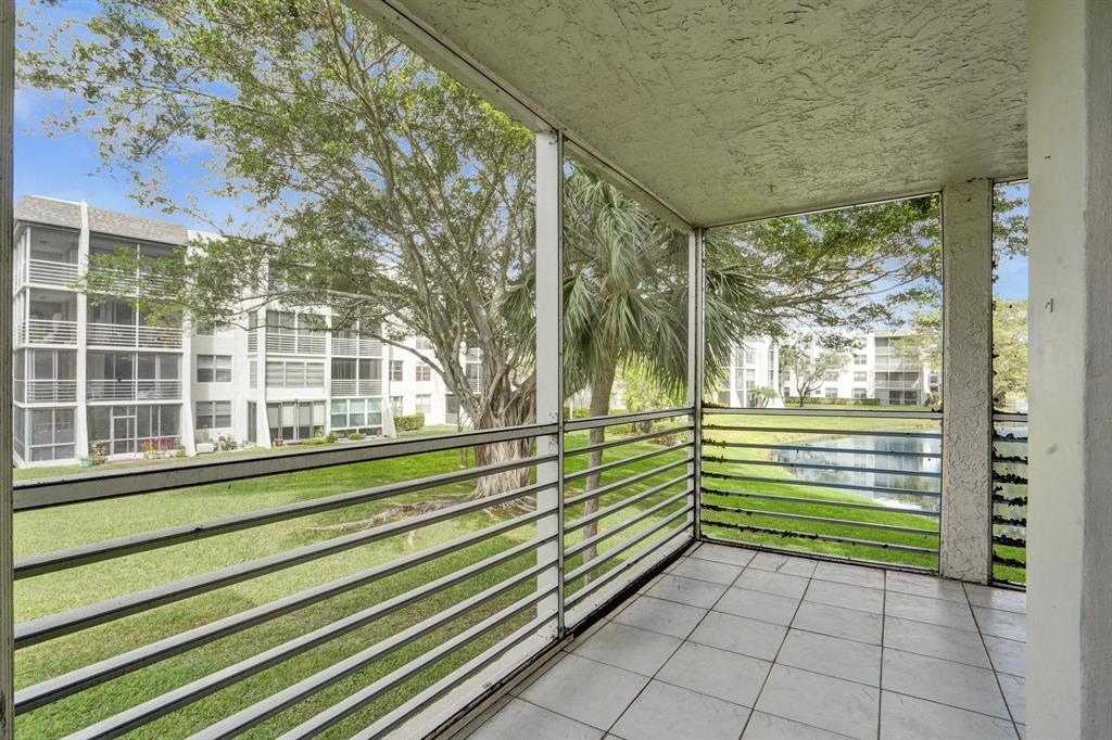 9340 Lagoon Place, Unit 209 Davie, FL 33324 - Photo 23 of 43
