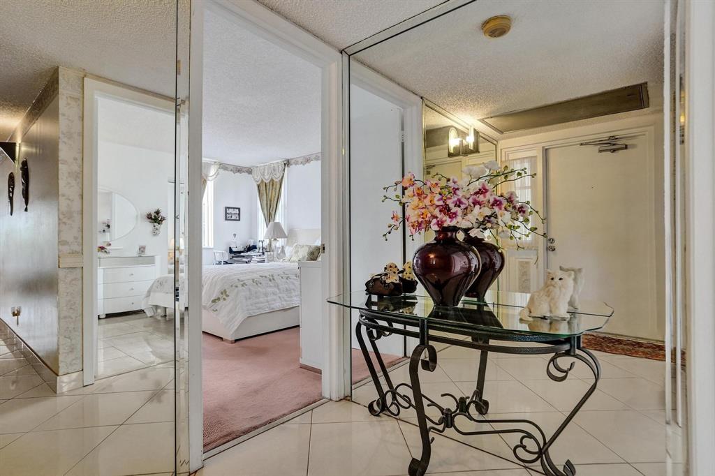 9340 Lagoon Place, Unit 209 Davie, FL 33324 - Photo 3 of 43