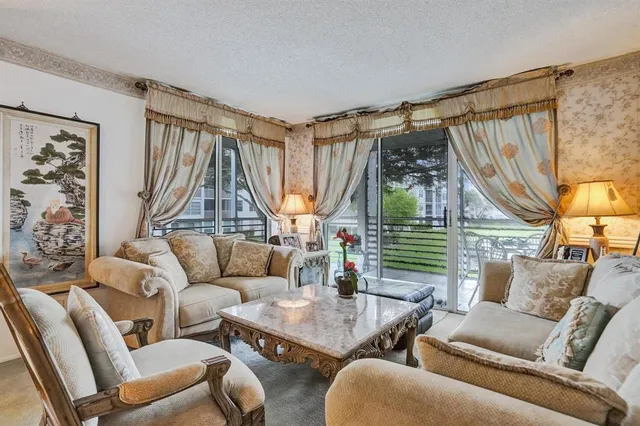 $209,900 | 9340 Lagoon Place, Unit 209, Davie, FL 33324