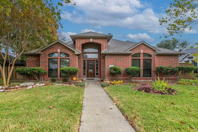 $369,900 | 1416 Holveck Drive, Cedar Hill, TX 75104