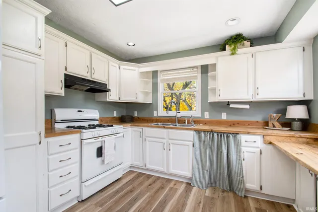 $344,900 | 510 Caprice Drive, Middlebury, IN 46540