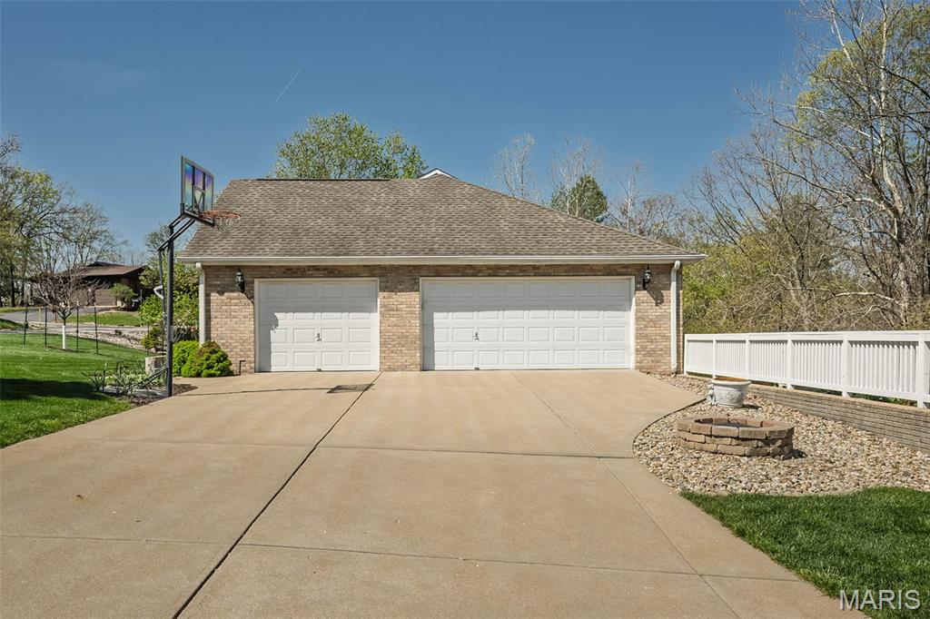 1529 Paradise Valley Drive High Ridge, MO 63049 - Photo 3 of 69