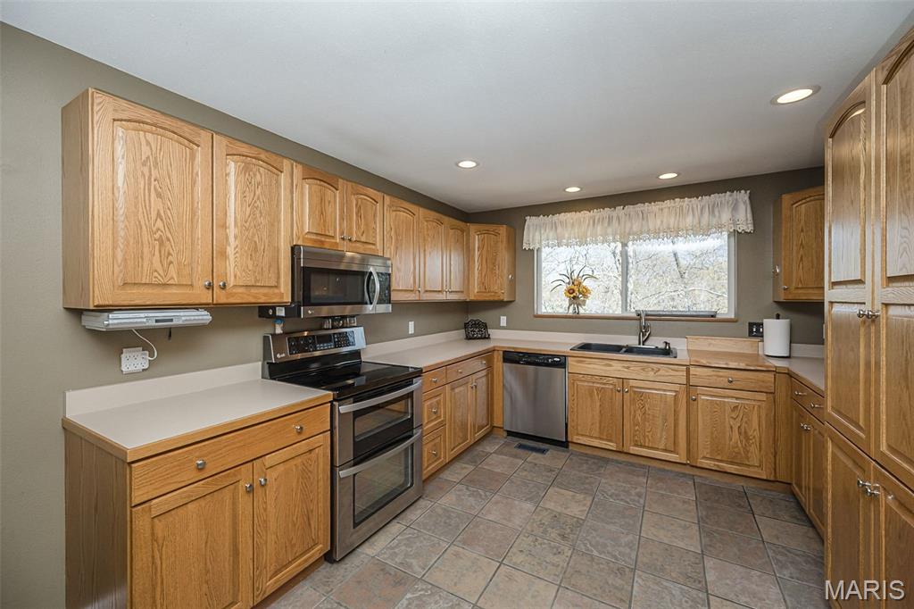 1529 Paradise Valley Drive High Ridge, MO 63049 - Photo 34 of 69
