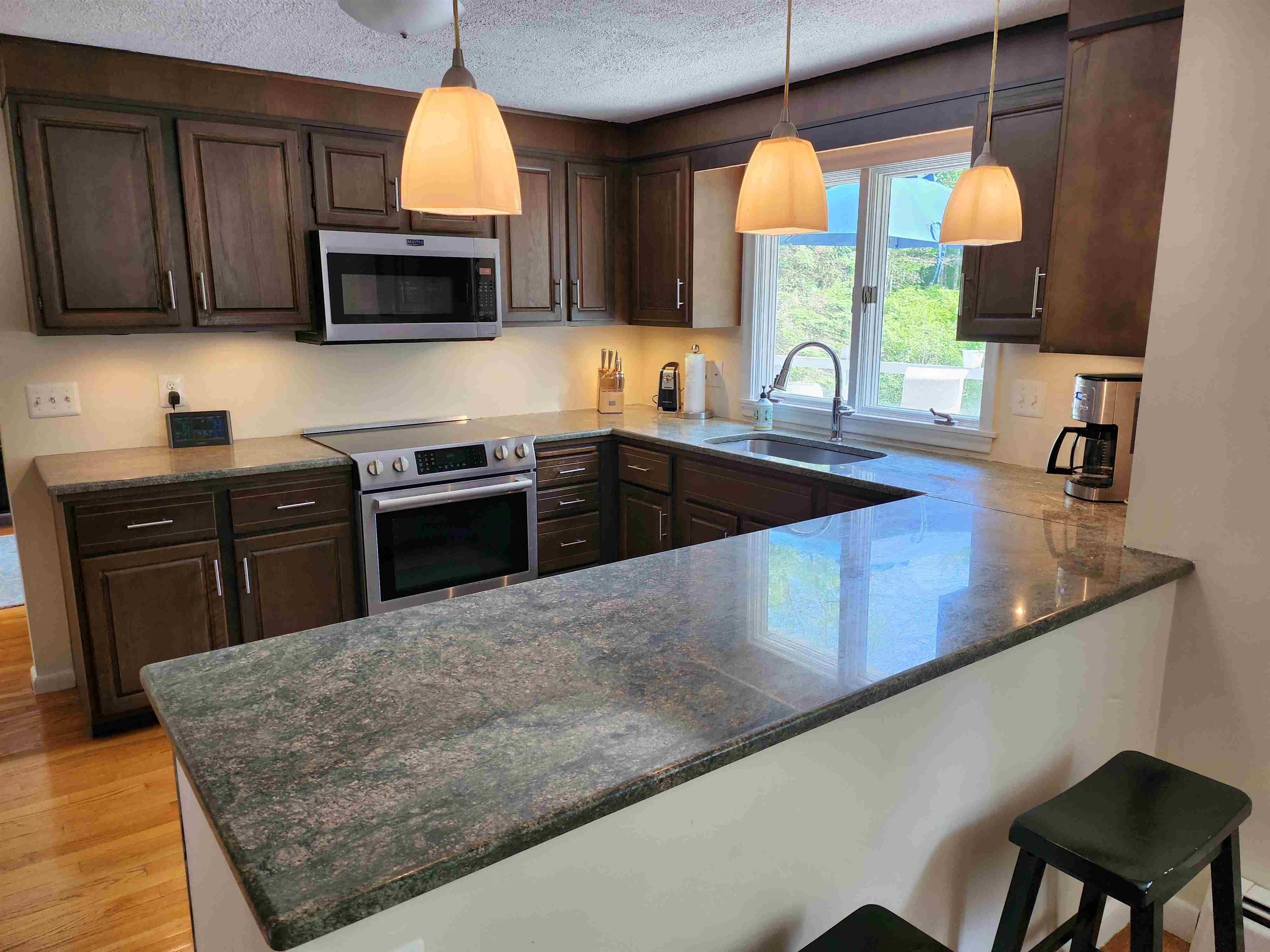 24 Chapel Road North Hampton, NH 03862 - Photo 4 of 28