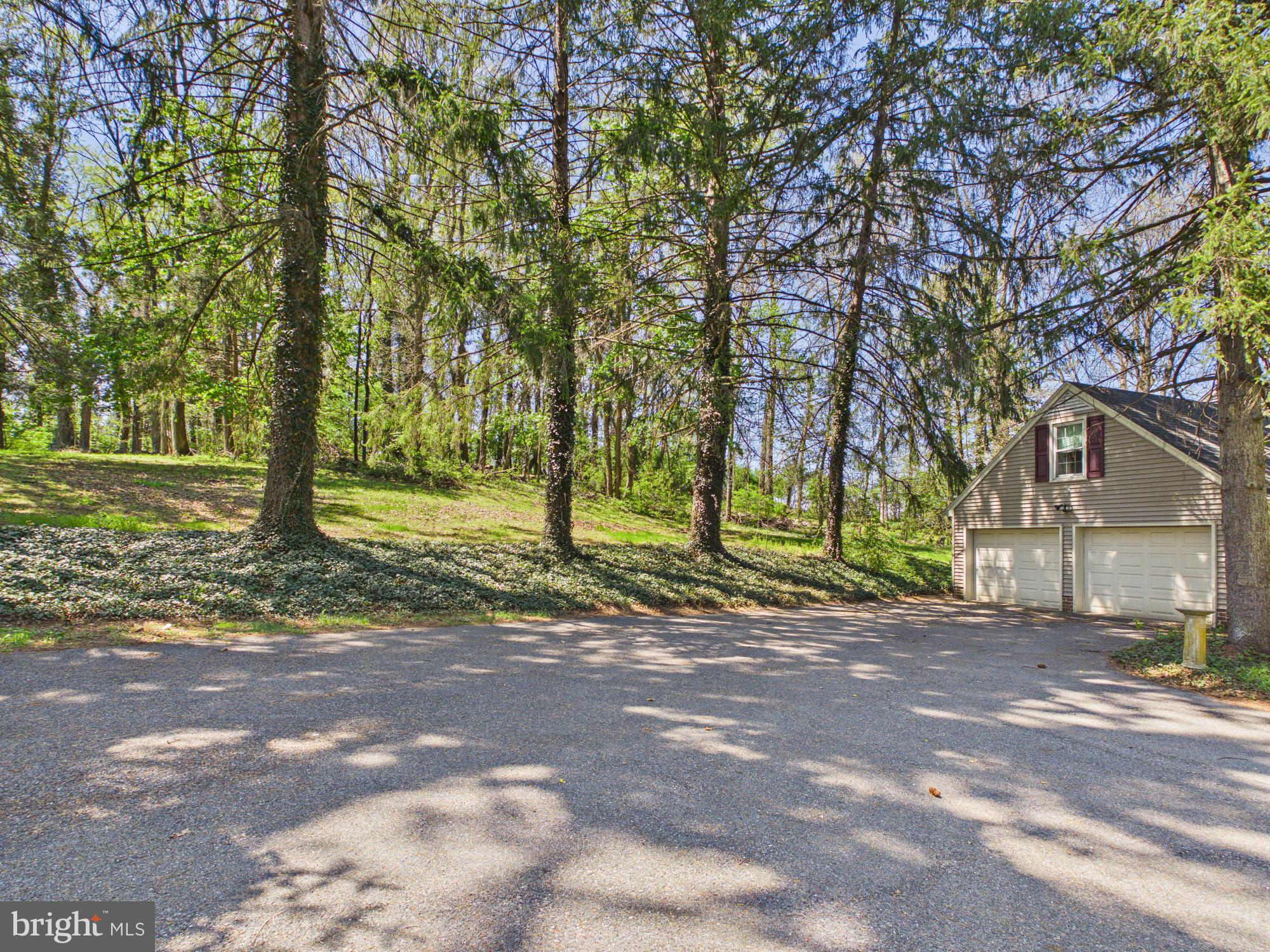 372 Burnt House Road Carlisle, PA 17015 - Photo 7 of 55