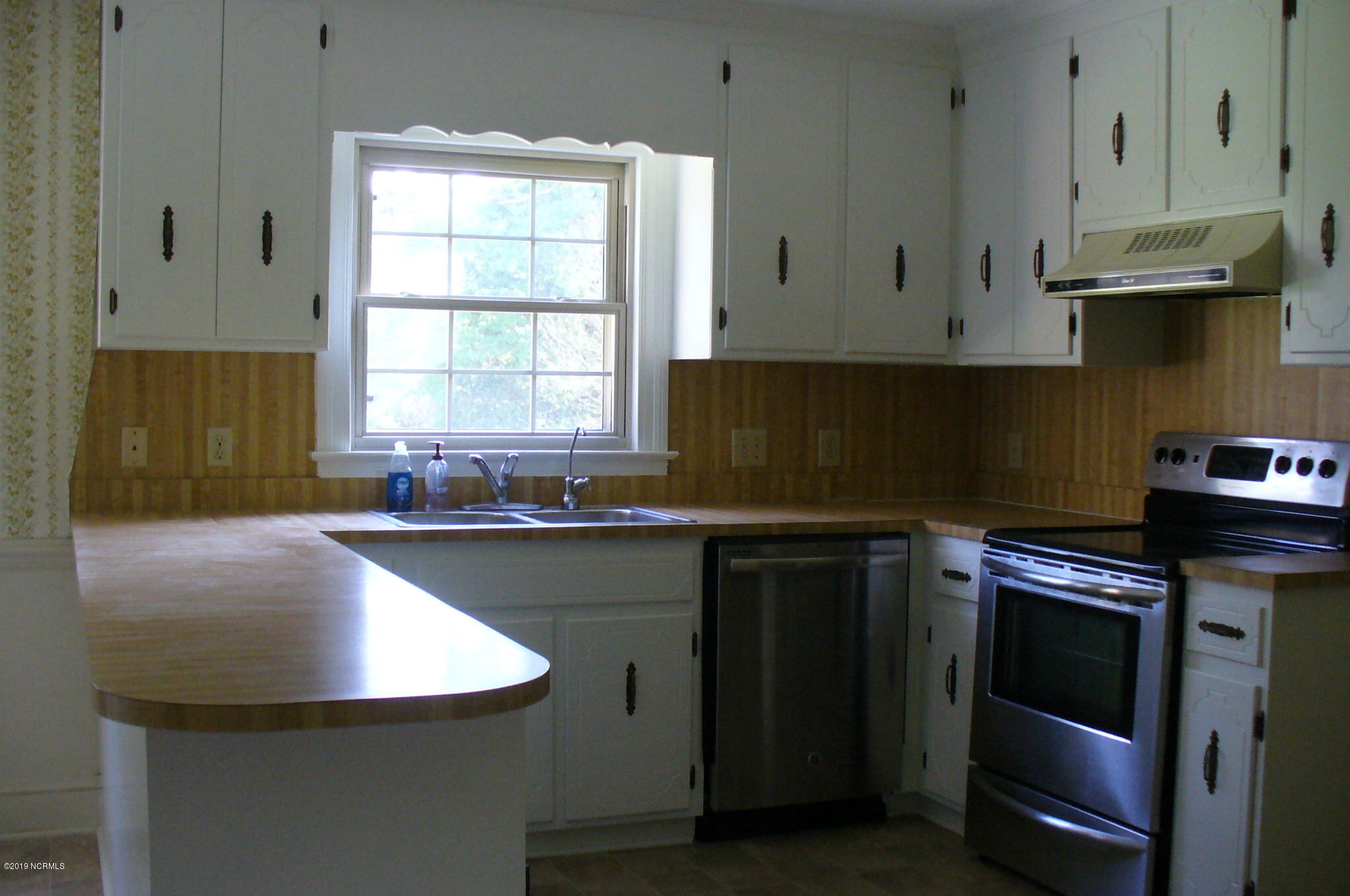 3203 Hodges Road Kinston, NC 28504 - Photo 4 of 24 Kitchen