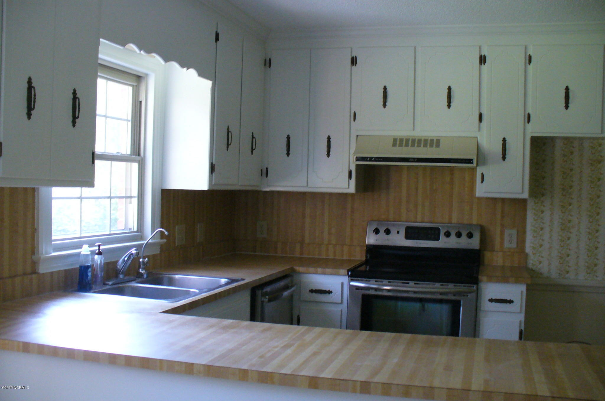 3203 Hodges Road Kinston, NC 28504 - Photo 5 of 24 Kitchen