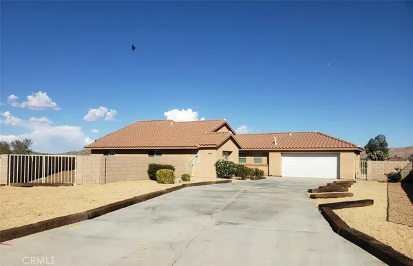 $2,400 | 57294 Titian Court, Yucca Valley, CA 92284