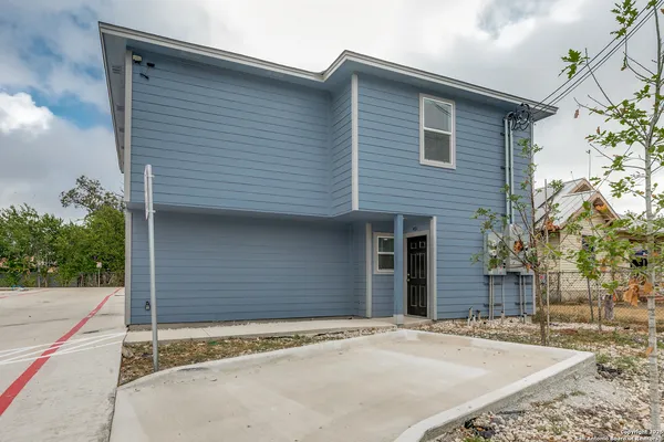 $1,195 | 1835 West Poplar Street, Unit 501, San Antonio, TX 78207