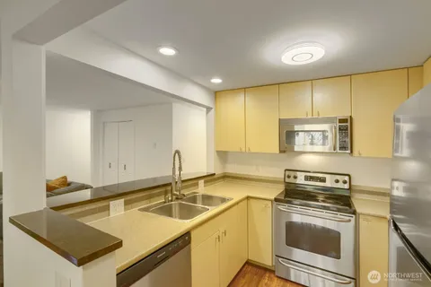 $415,000 | 8240 126th Avenue Northeast, Unit A101, Kirkland, WA 98033