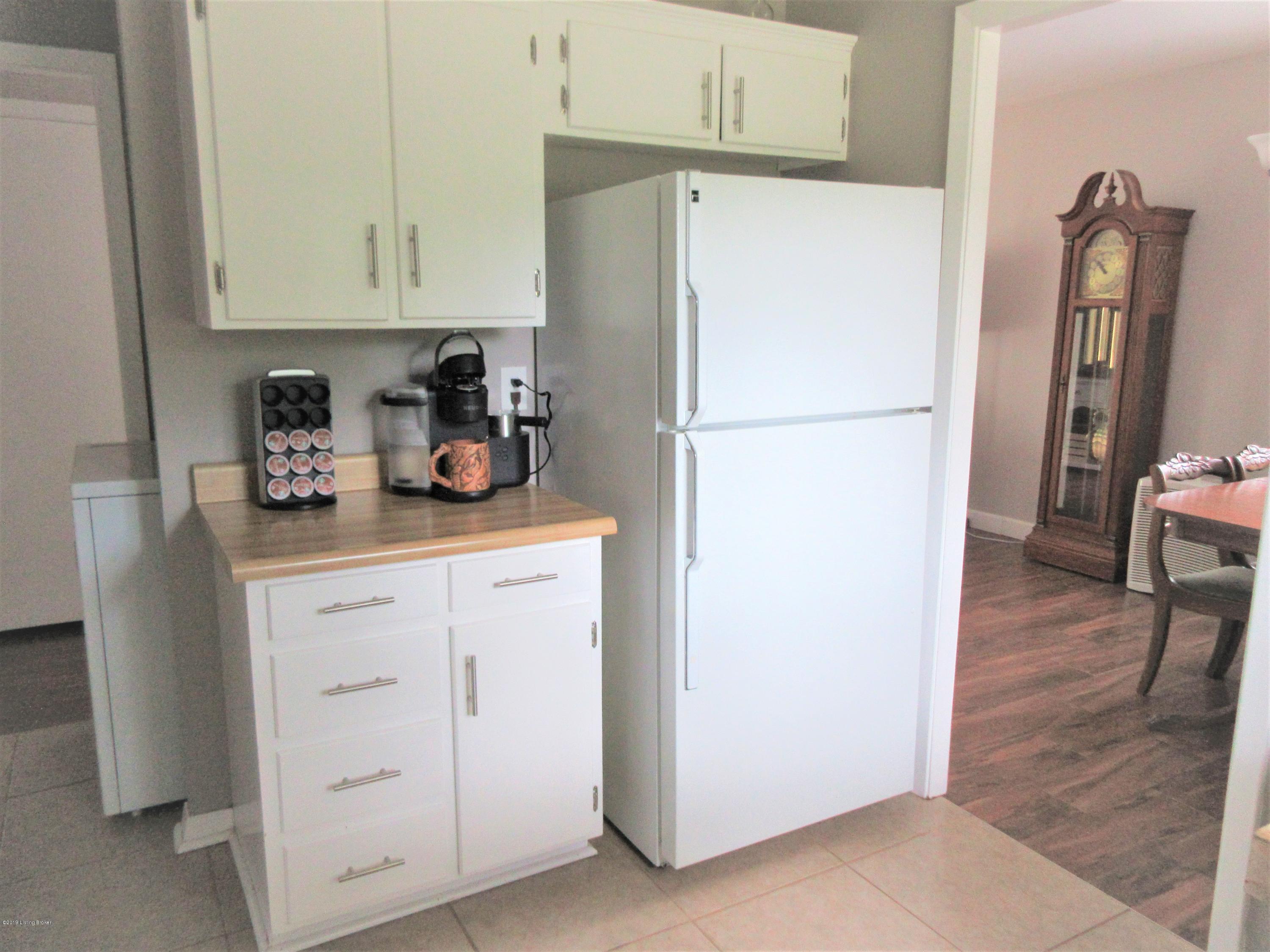 3826 Jupiter Road Louisville, KY 40218 - Photo 8 of 30 kitchen