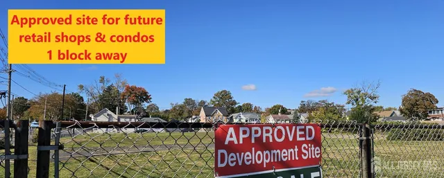 a sign that is on the wall of a building