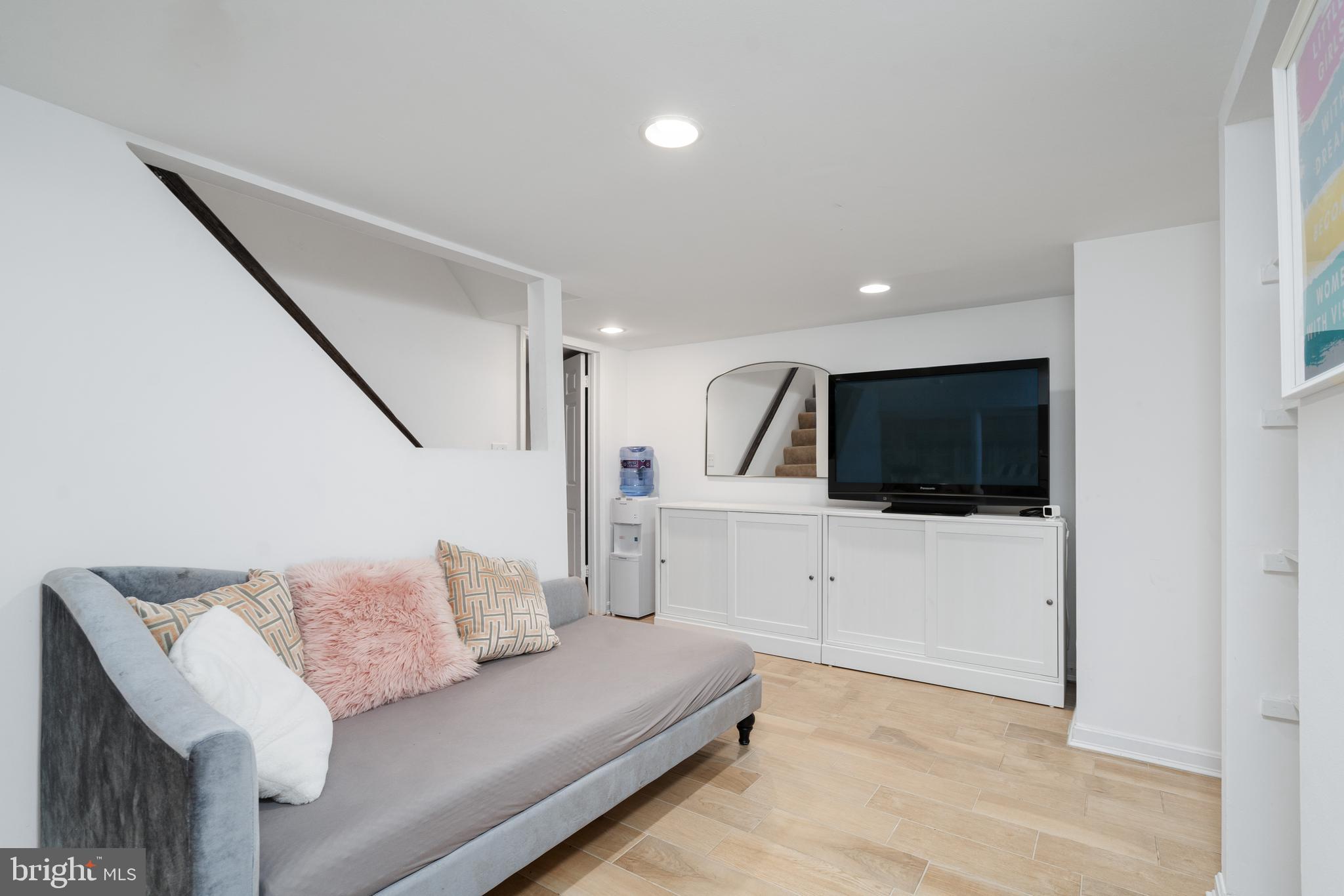 6401 Winnepeg Road Bethesda, MD 20817 - Photo 30 of 41 a living room with furniture and a flat screen tv