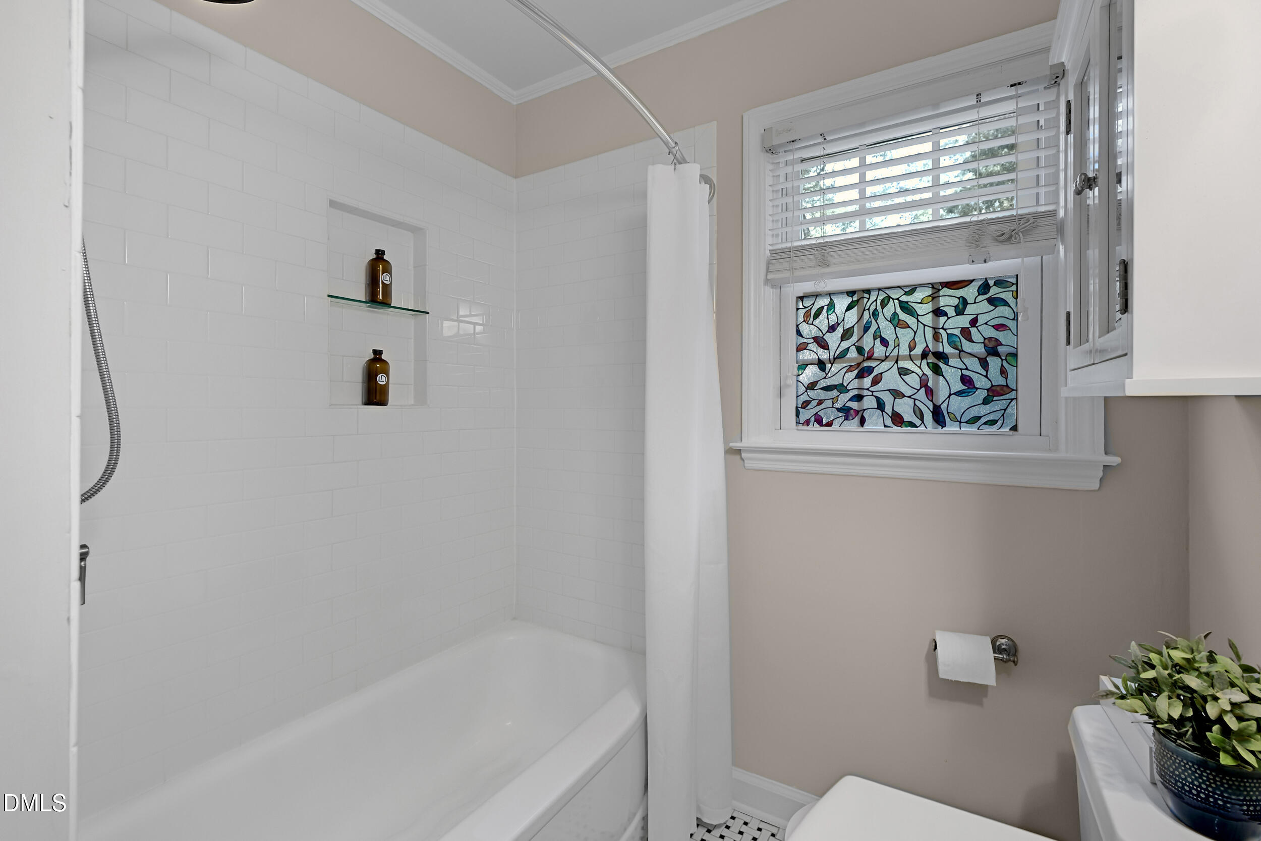 14 -2612 barmettler st, interior