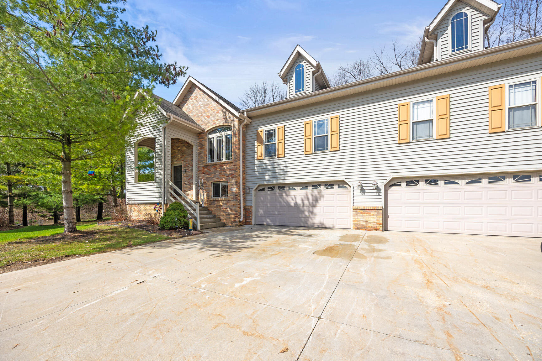 1300 Oak Tree Court Slinger, WI 53086 - Photo 1 of 40 Front View