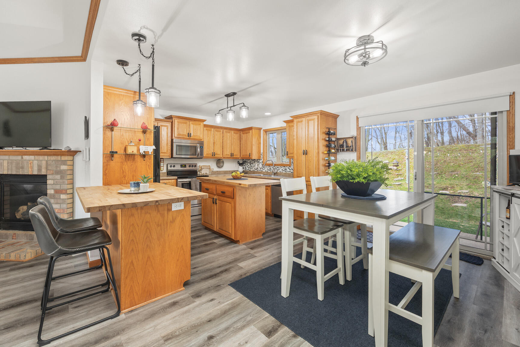 1300 Oak Tree Court Slinger, WI 53086 - Photo 12 of 40 Kitchen/Dinette