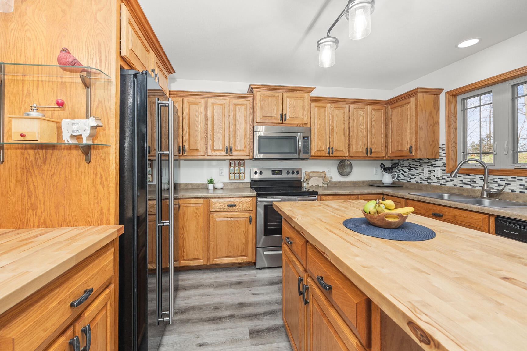1300 Oak Tree Court Slinger, WI 53086 - Photo 13 of 40 Kitchen