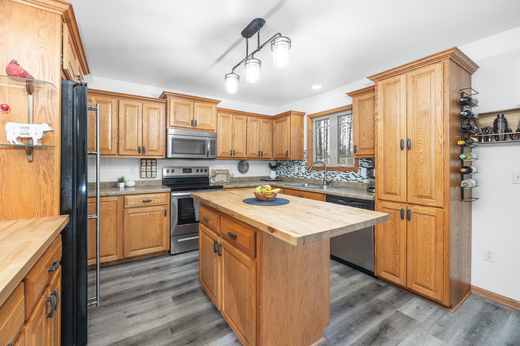 1300 Oak Tree Court Slinger, WI 53086 - Photo 14 of 40 Kitchen
