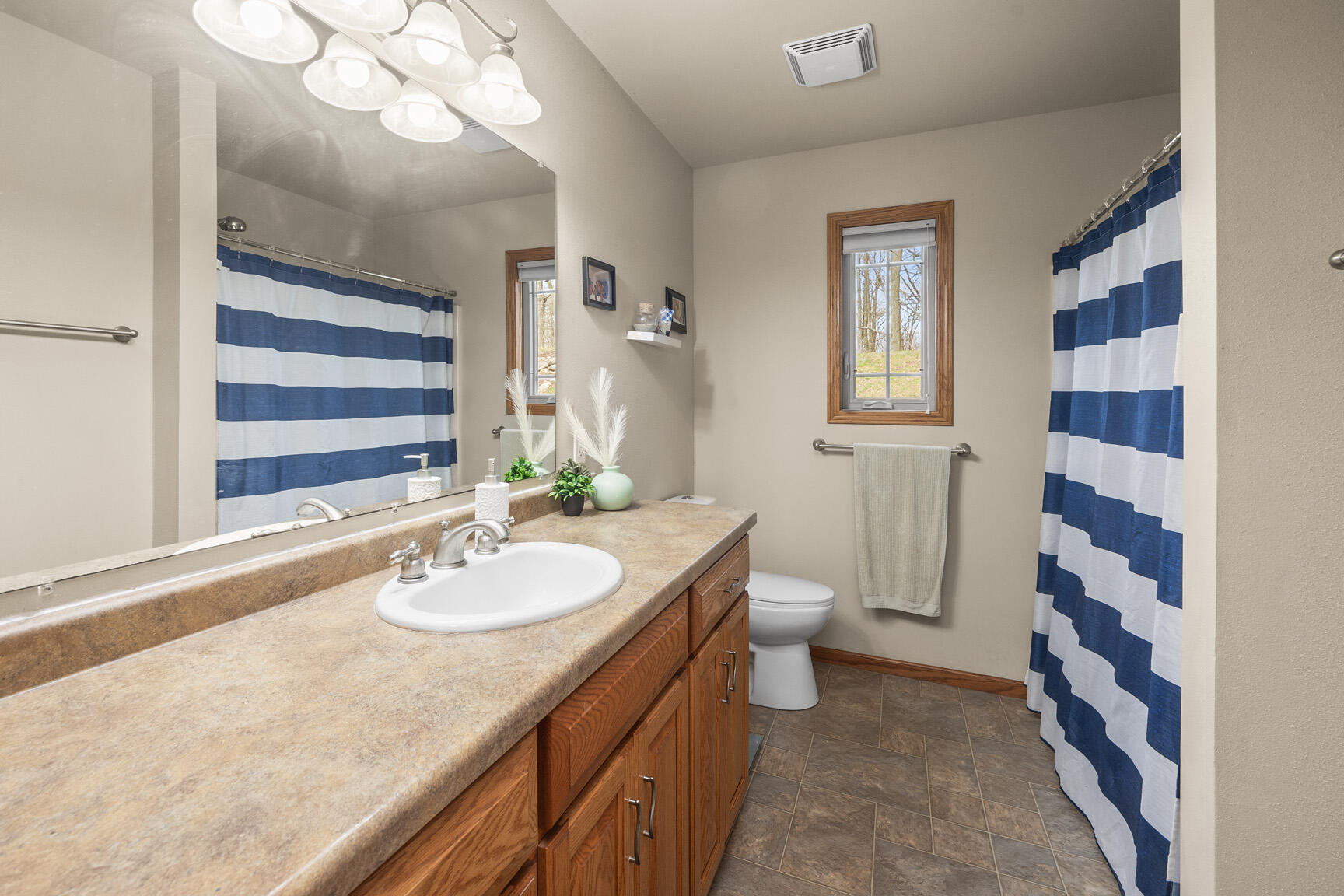 1300 Oak Tree Court Slinger, WI 53086 - Photo 19 of 40 Main Bath