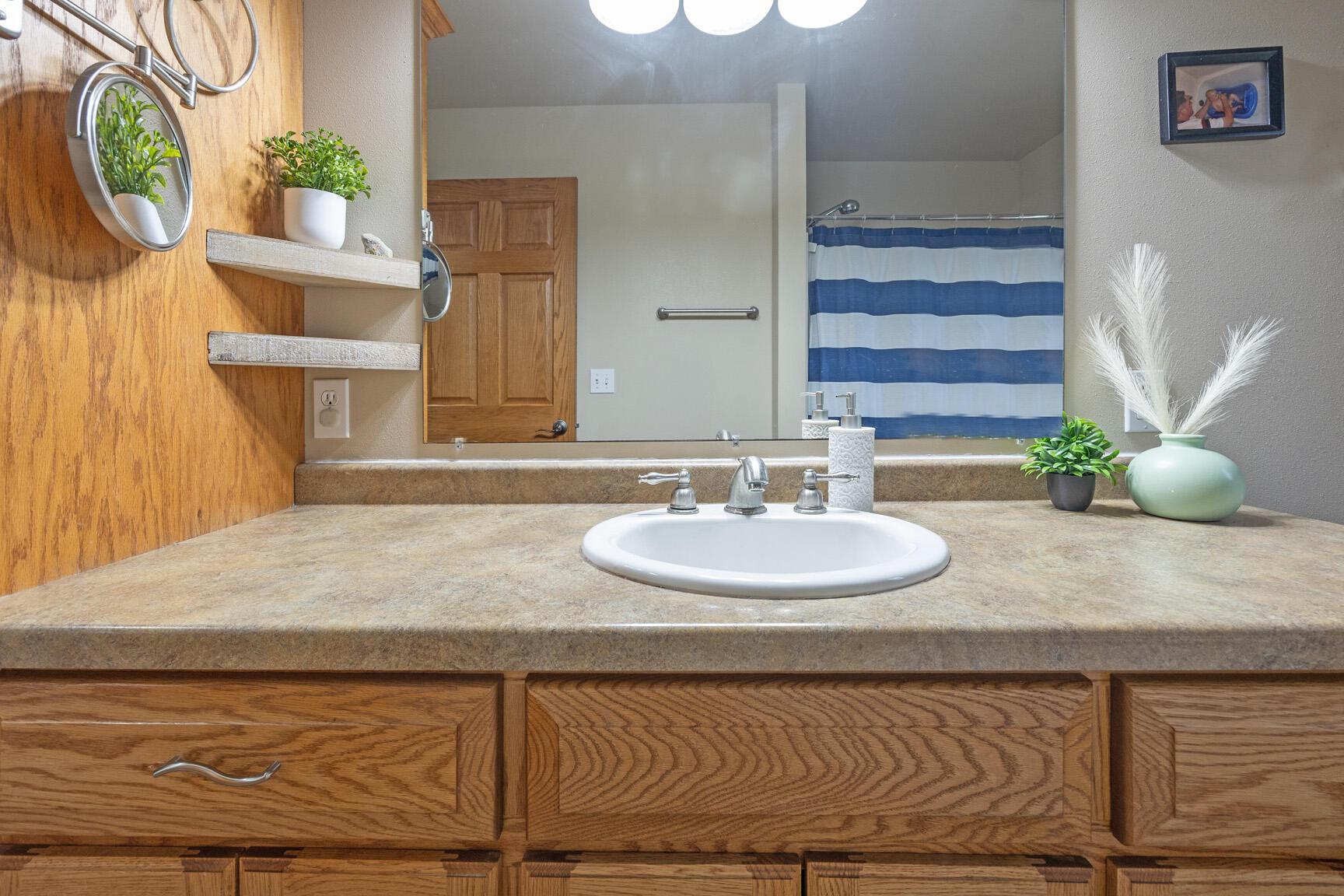 1300 Oak Tree Court Slinger, WI 53086 - Photo 20 of 40 Main Bath