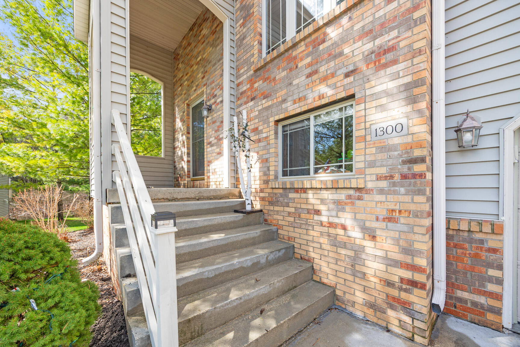 1300 Oak Tree Court Slinger, WI 53086 - Photo 2 of 40 Front Porch