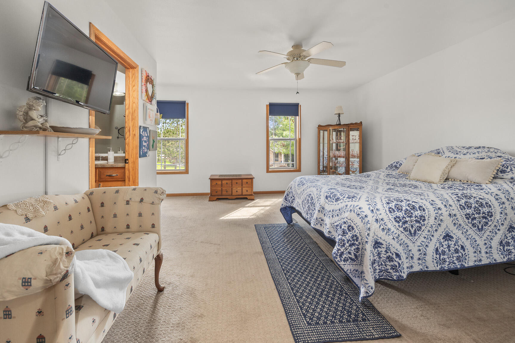 1300 Oak Tree Court Slinger, WI 53086 - Photo 21 of 40 Primary Bedroom