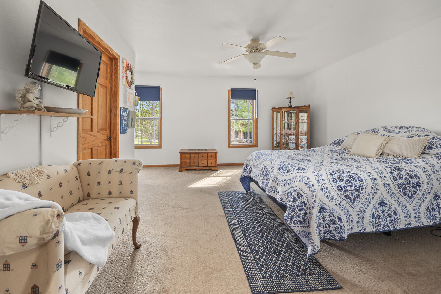 1300 Oak Tree Court Slinger, WI 53086 - Photo 22 of 40 Primary Bedroom