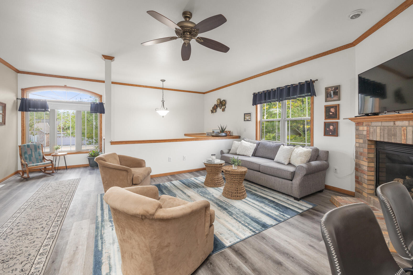1300 Oak Tree Court Slinger, WI 53086 - Photo 5 of 40 Living Room