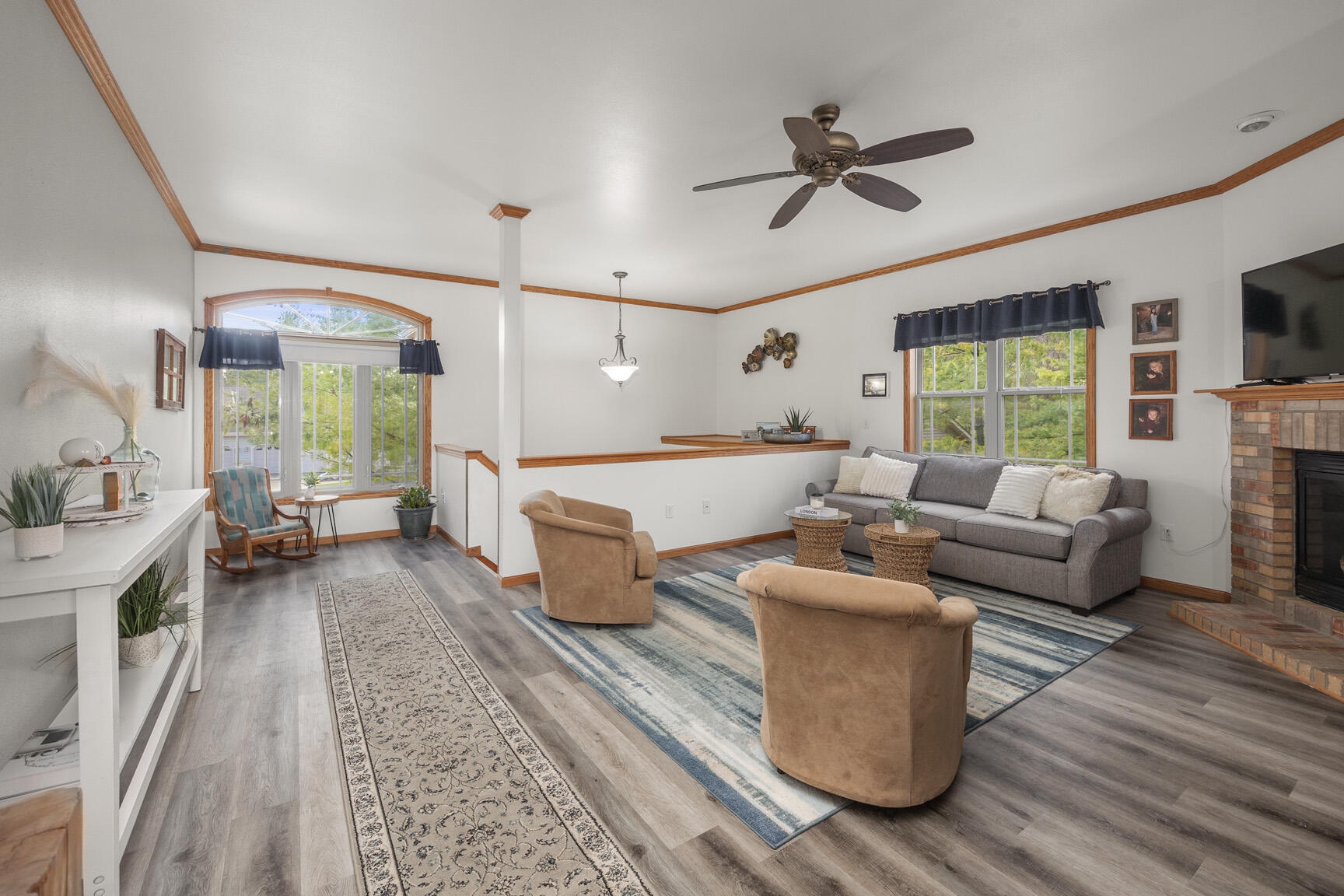 1300 Oak Tree Court Slinger, WI 53086 - Photo 6 of 40 Living Room