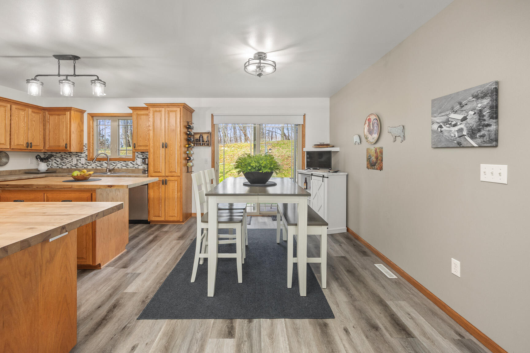 1300 Oak Tree Court Slinger, WI 53086 - Photo 10 of 40 Kitchen Dinette