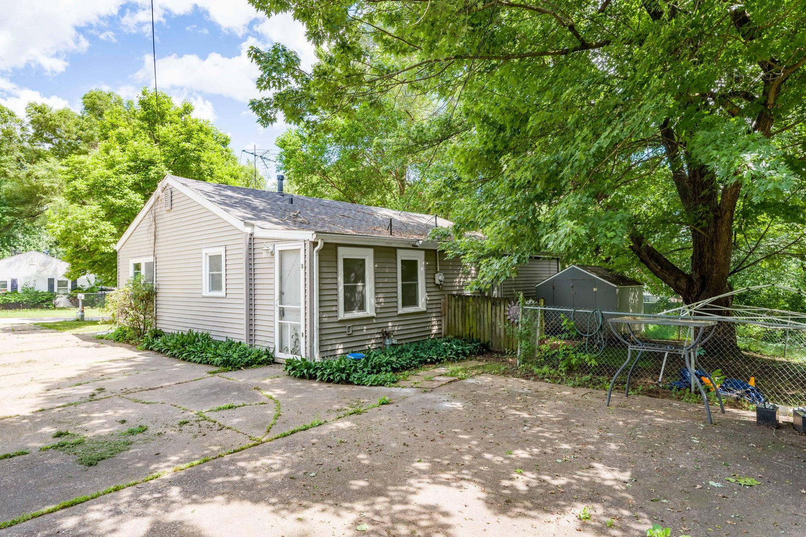 7002 Ridge Drive Davenport, IA 52806 - Photo 21 of 27