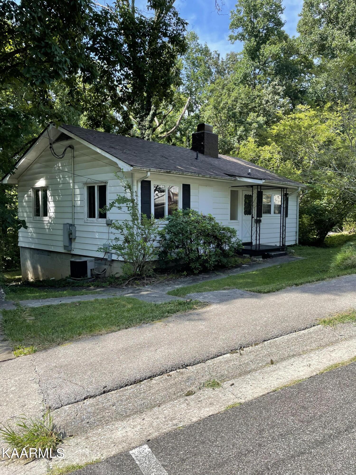 169 California Avenue Oak Ridge, TN 37830 - Photo 1 of 43 6EA55D2C-1AE9-4681-ACB3-41707D46486B
