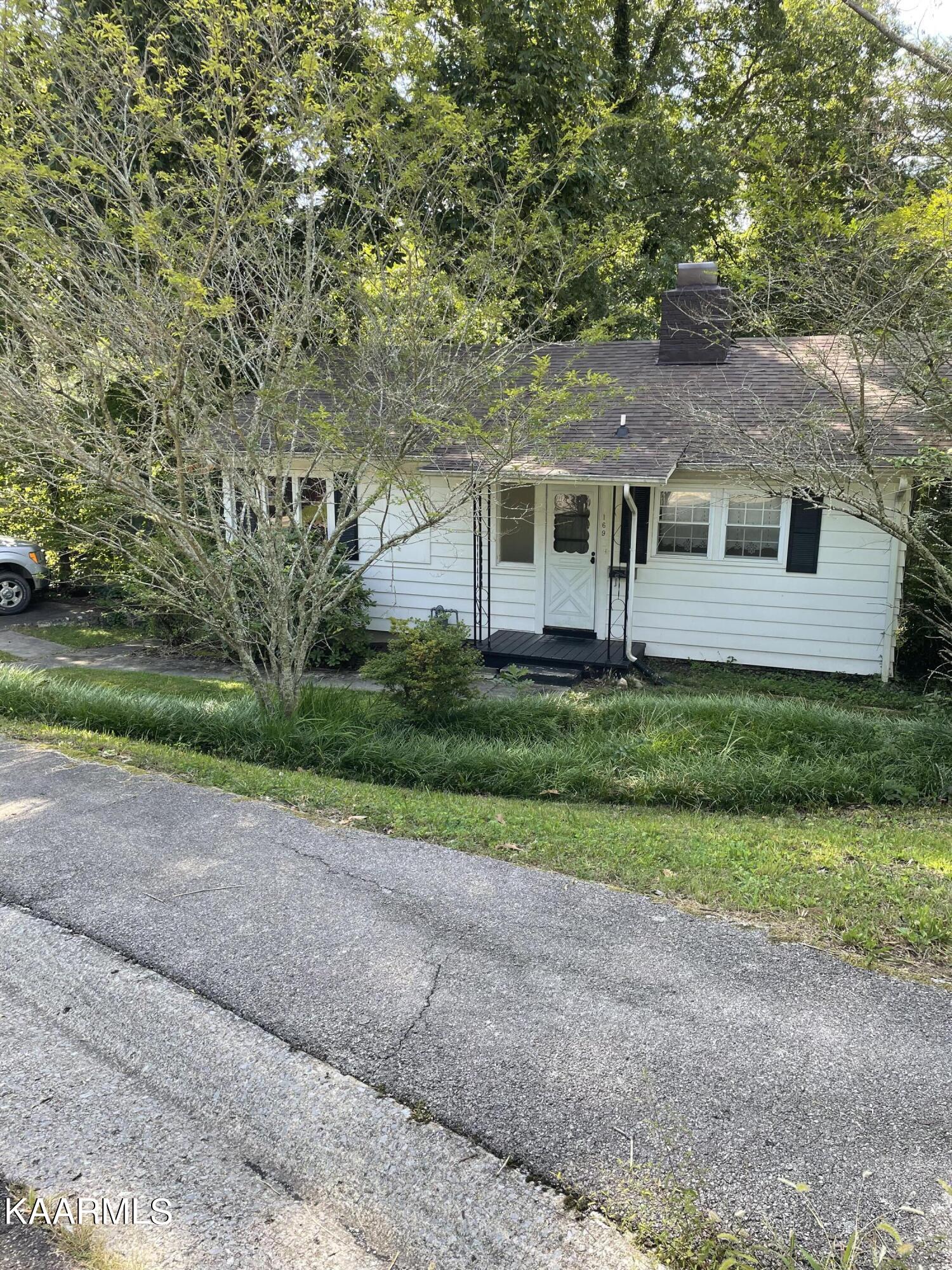 169 California Avenue Oak Ridge, TN 37830 - Photo 2 of 43 A9C55536-9DE8-4D46-853E-D89A338D8D37