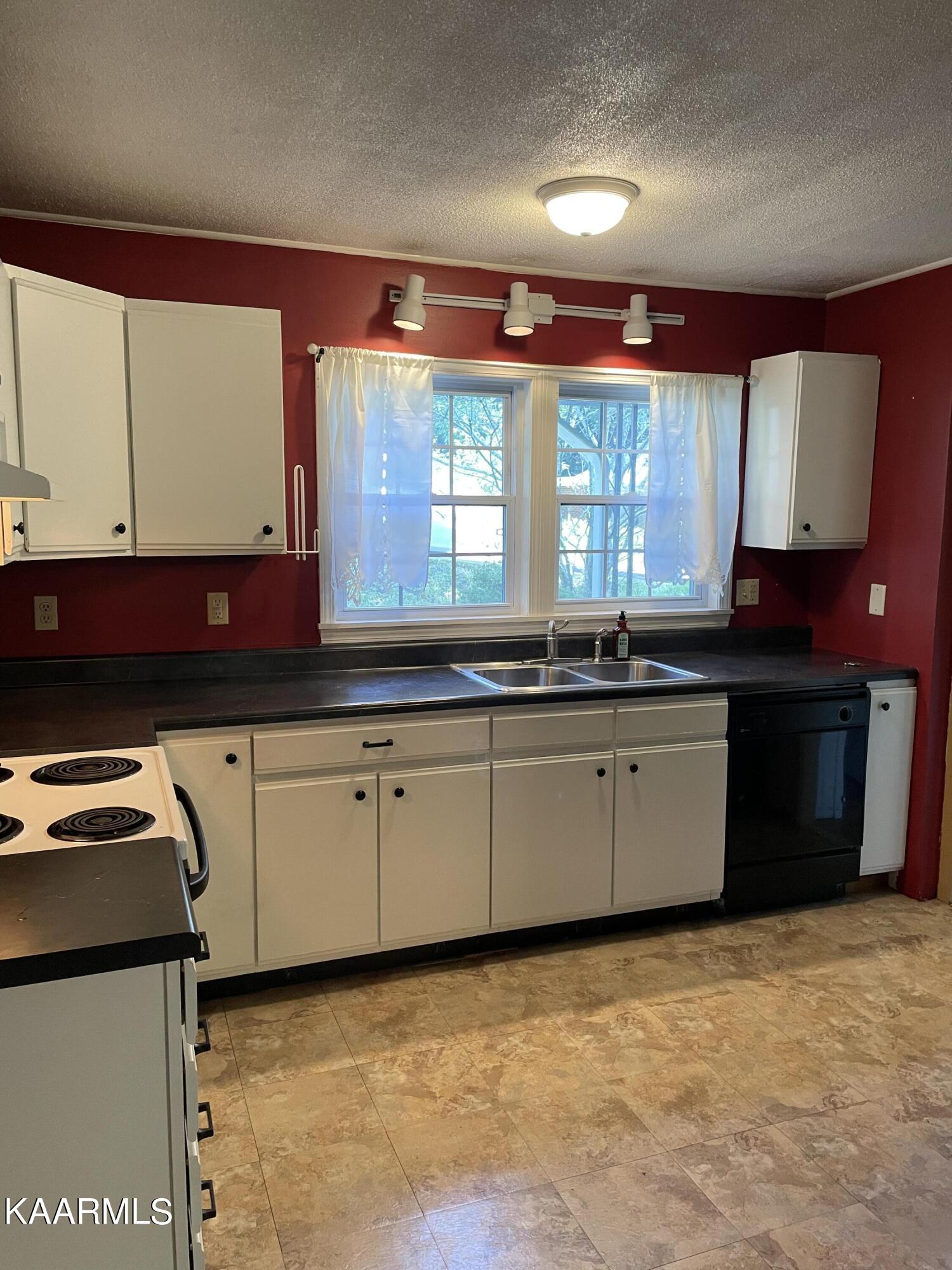 169 California Avenue Oak Ridge, TN 37830 - Photo 5 of 43 3274E2BF-68D1-4375-9FAE-956108F21A8B