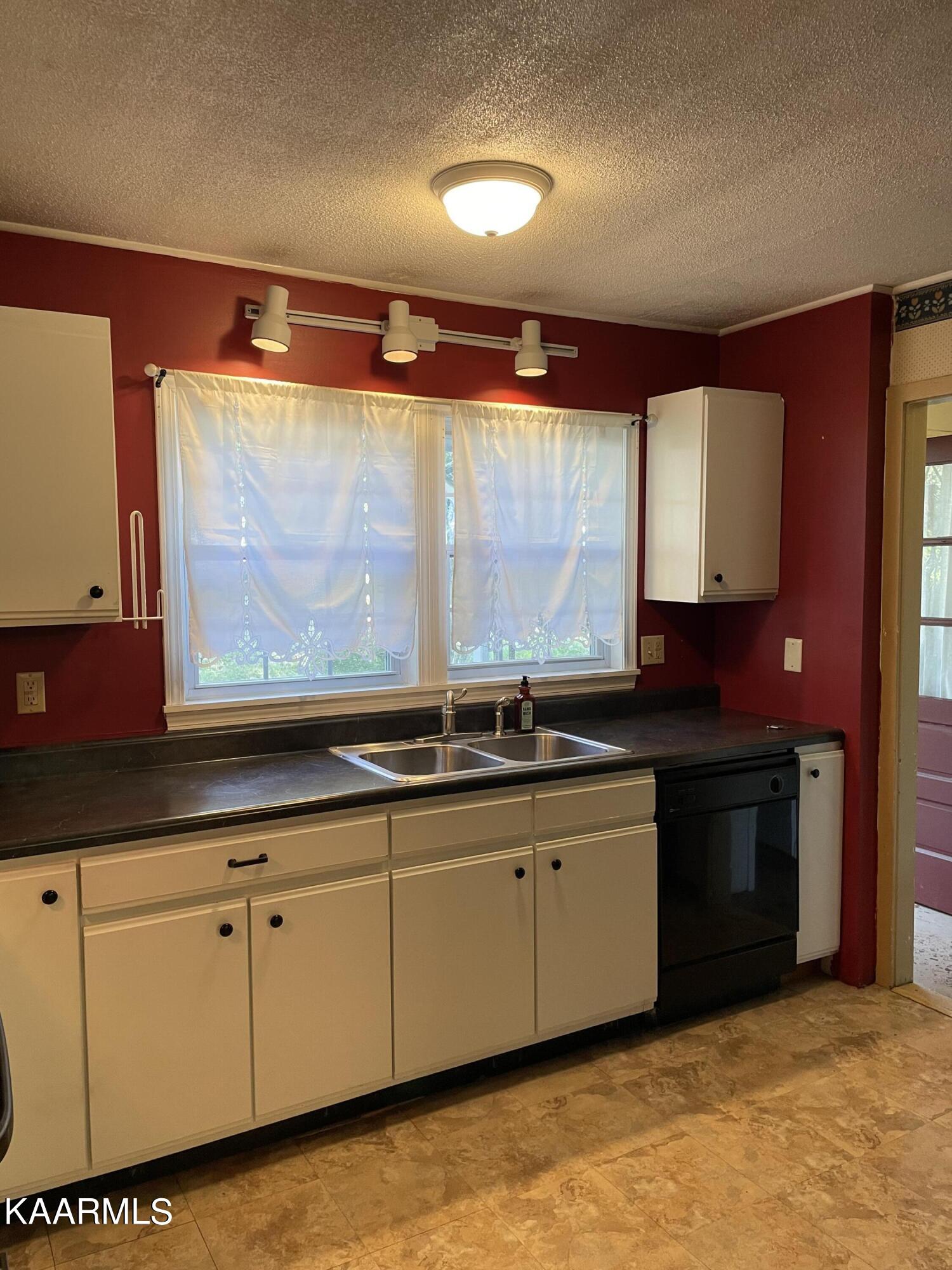 169 California Avenue Oak Ridge, TN 37830 - Photo 6 of 43 3A4DB6A1-9931-409B-8638-7A772B9FD6D1