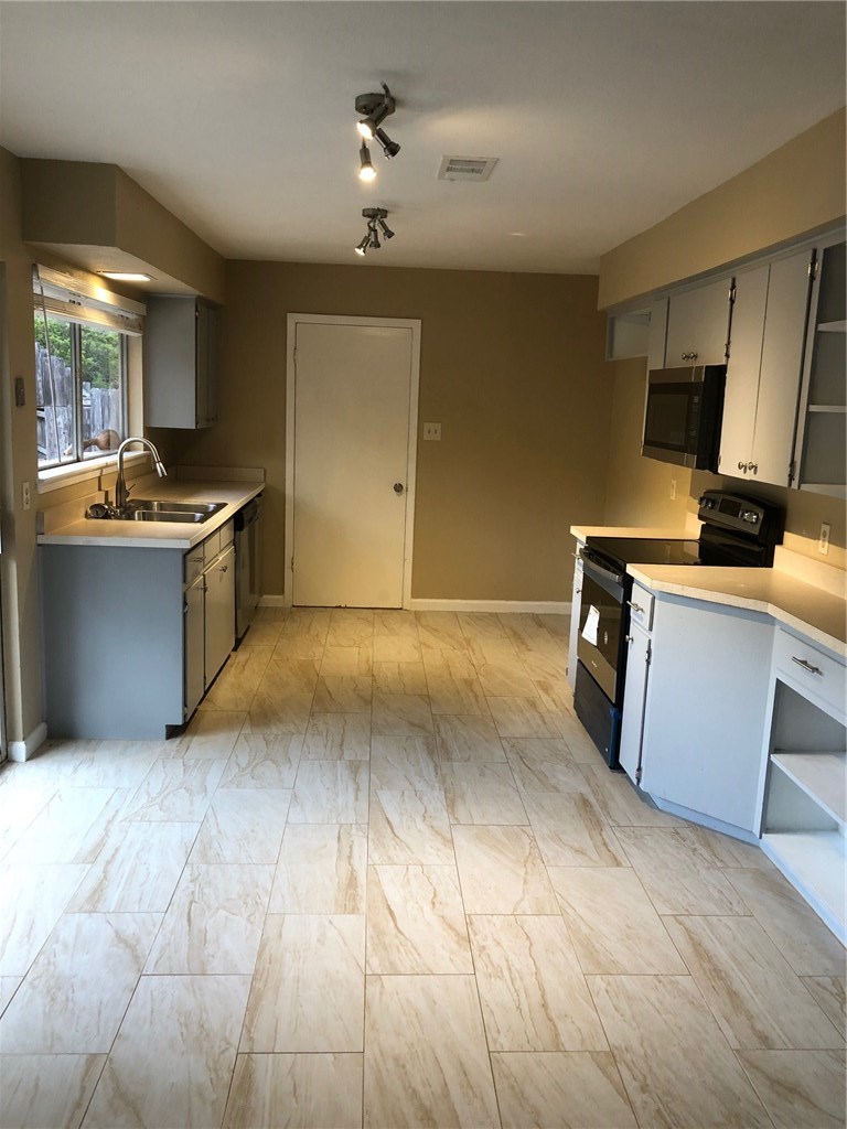 7107 South Brook Drive Austin, TX 78736 - Photo 4 of 13