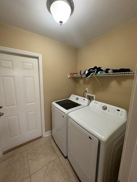 3157 Forrest Avenue Crestview, FL 32539 - Photo 19 of 22 a utility room with dryer and washer