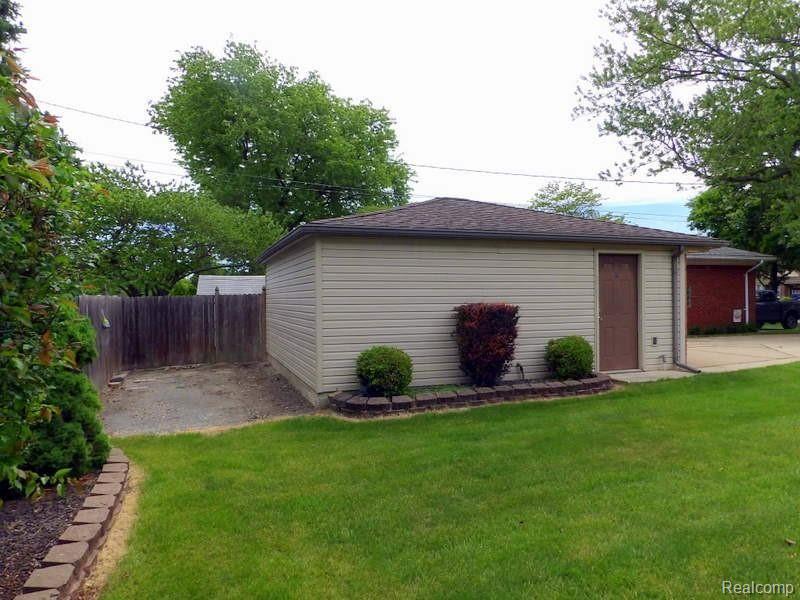 15418 Champaign Road Allen Park, MI 48101 - Photo 9 of 37