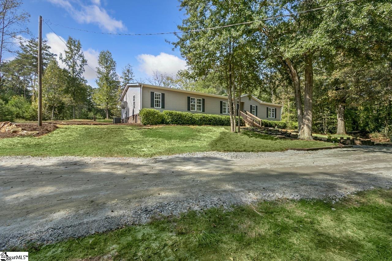 145 Waspnest Road Lyman, SC 29365 - Photo 4 of 36 Gallery Image 4
