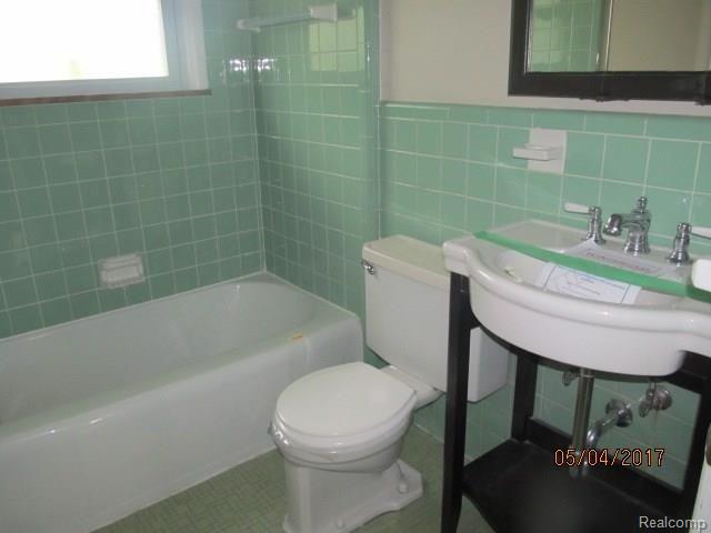 3200 Treadwell Avenue Wayne, MI 48184 - Photo 2 of 12 IMG_1096.JPG