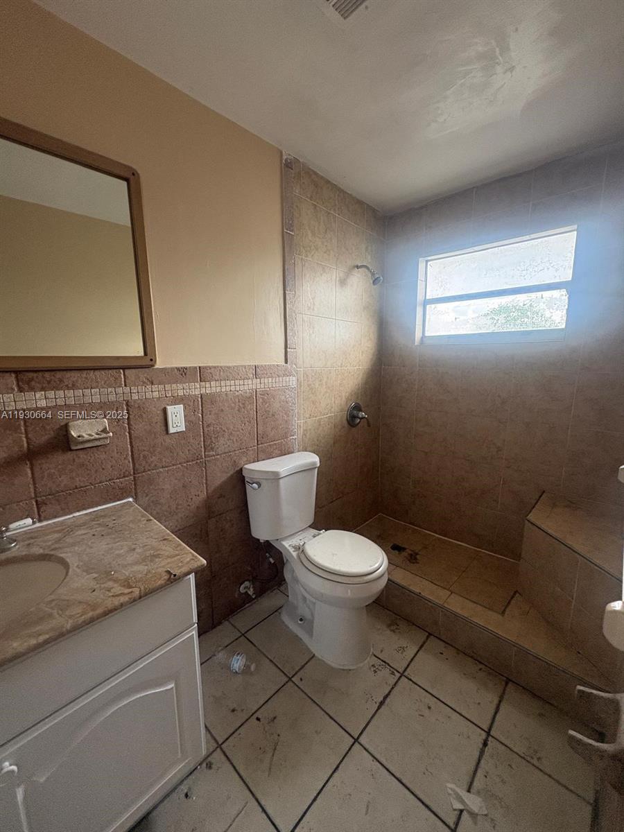 781 Northwest 22nd Road Fort Lauderdale, FL 33311 - Photo 7 of 12