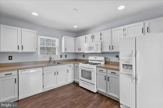 $279,000 | 222 Steeplechase Court, Woodbury, NJ 08096