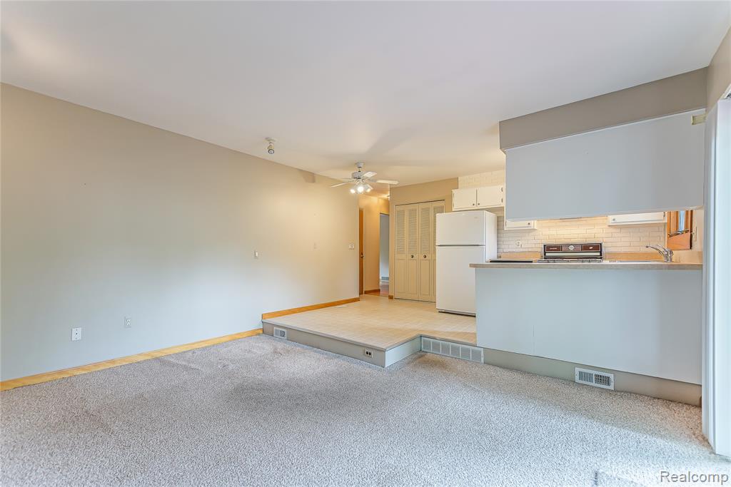 23460 Meadowbrook Road Novi, MI 48375 - Photo 9 of 17