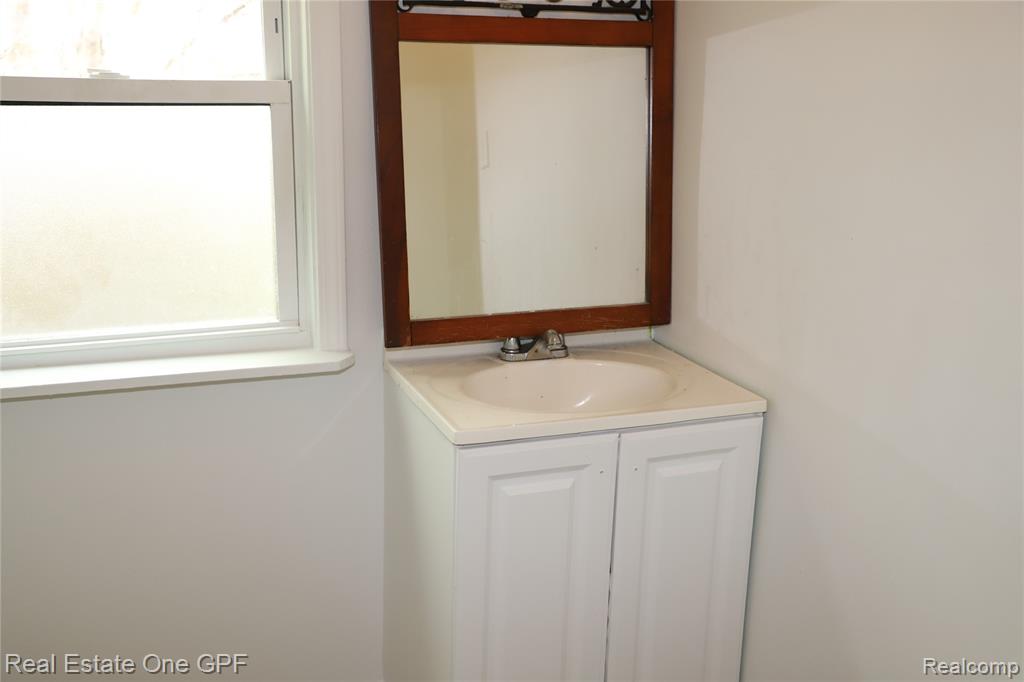 7052 Rivard Avenue Warren, MI 48091 - Photo 11 of 12
