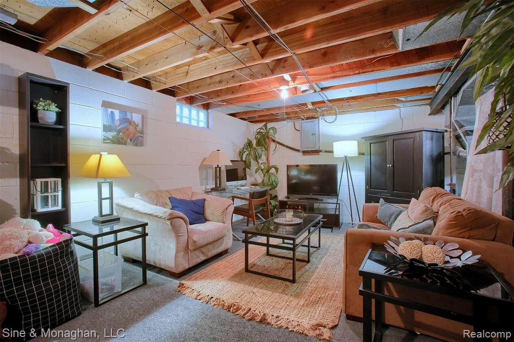 2110 Hampton Road Grosse Pointe Woods, MI 48236 - Photo 23 of 31