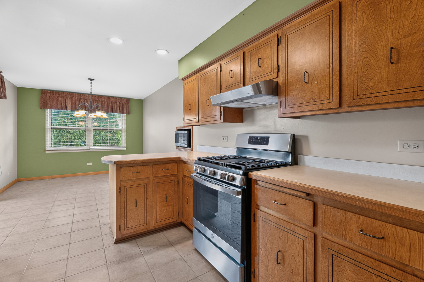 7305 Summit Road Darien, IL 60561 - Photo 9 of 47